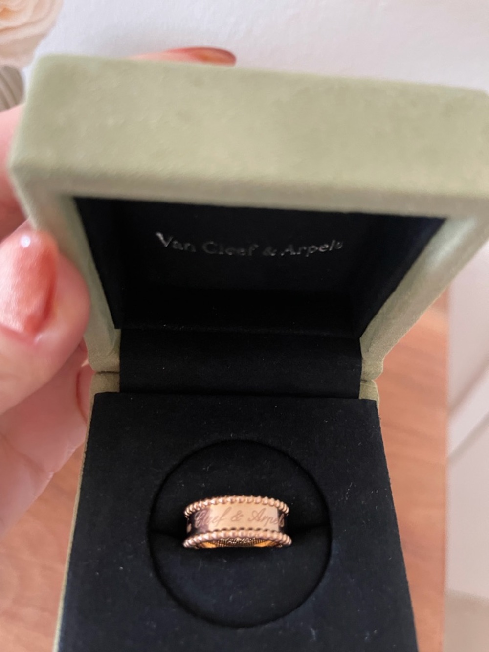 Van Cleef & Arpels Perlee Signature Sz. 52 Authentic - Picture 8 of 9